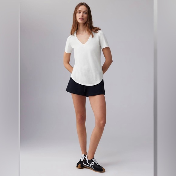 Aritzia the Group Babaton Short sleeve V-neck T-shirt size M - Picture 6 of 7